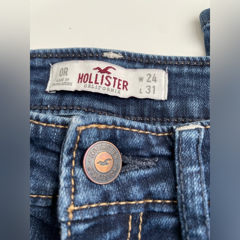 2 pairs of Hollister Jeans - Picture 7 of 13